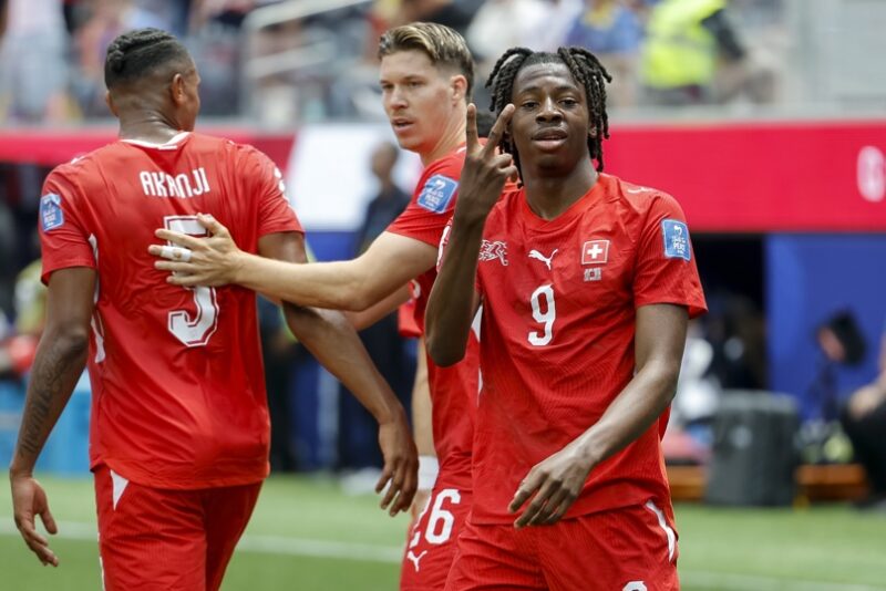Suiza espera rival en los octavos tras vencer 2-0 a Argelia