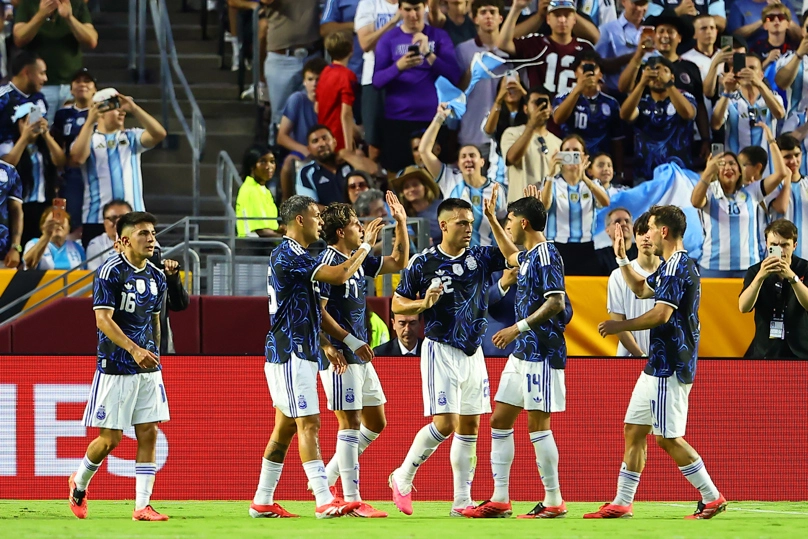 TEXAS (ESTADOS UNIDOS), 06/06/2026.- Jugadores de Argentina celebran un gol este sábado, en un partido amistoso previo al Mundial de la FIFA 2026 entre Argentina y Honduras en el Kyle Field de Texas (Estados Unidos). EFE/ Carlos Ramírez