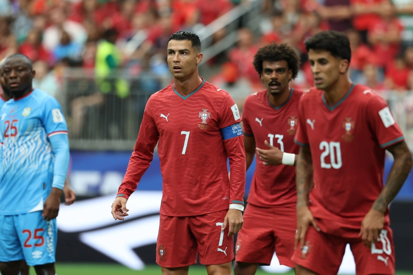 HOUSTON (EEUU), 17/06/2026.- El delantero portugués Cristiano Ronaldo (2-i), durante el partido del Grupo K del Mundial 2026 que disputan las selecciones nacionales de Portugal y República Democrática del Congo este miércoles en el estadio Houston (Texas). EFE/Carlos Ramírez