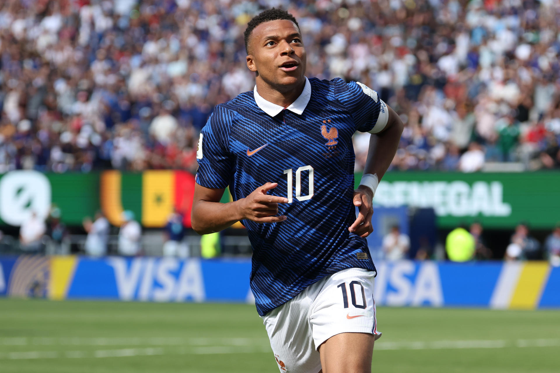 Kylian Mbappe celebra este martes su primer gol en el Mundial de 2026 que destrabó el partido con Senegal al cierre de la primera jornada del Grupo I en el estadio MetLife de Nueva Jersey. EFE/ Sebastiao Moreira