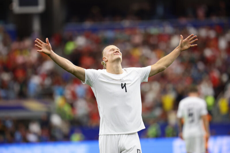 El delantero de Noruega Erling Haaland celebra tras anotar el segundo gol de su equipo durante el Mundial 2026. EFE/ Carlos Ramirez
