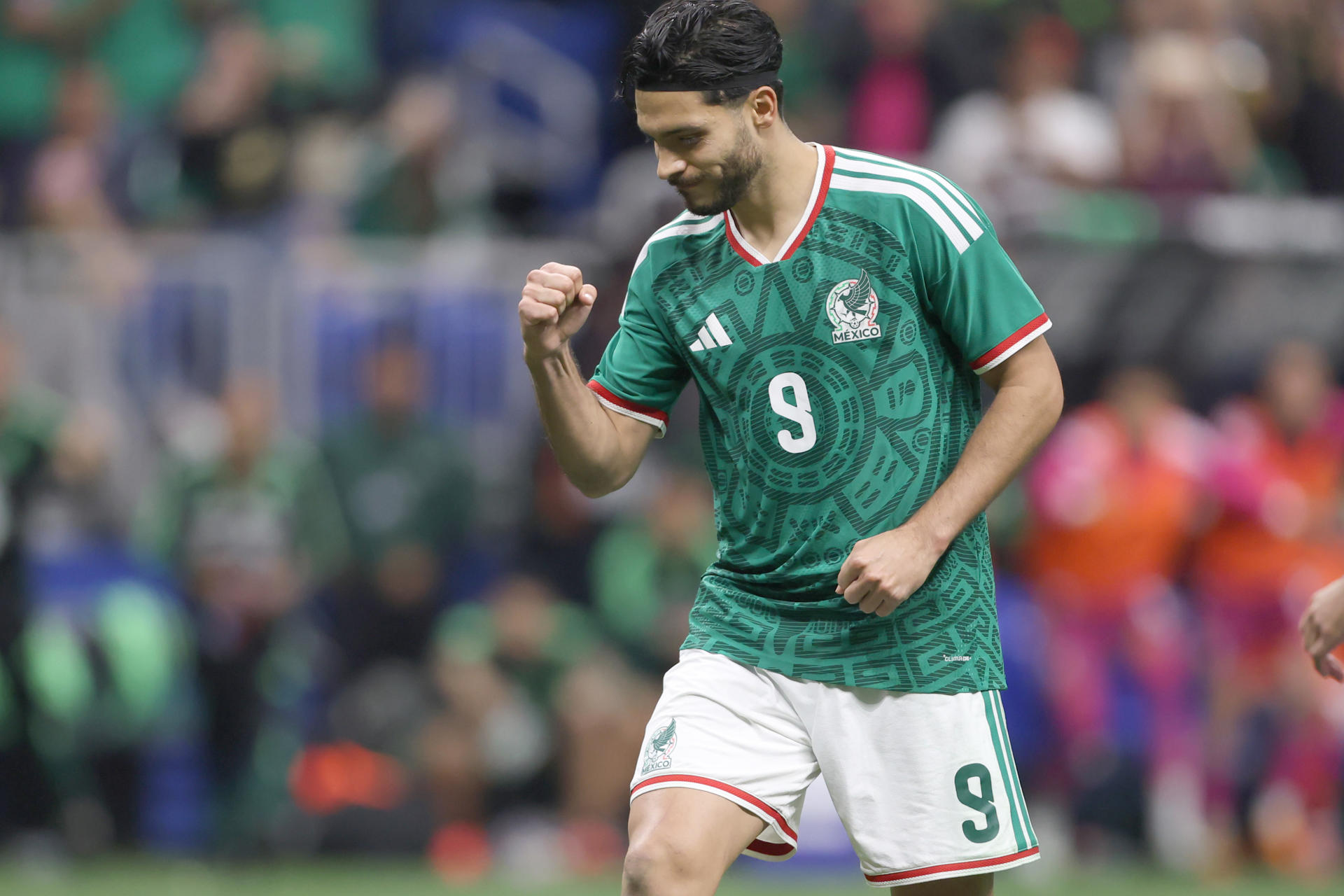 Raúl Jiménez de México celebra un gol en el Alamodome en San Antonio (Estados Unidos). Fotografía de archivo. EFE/ Carlos Ramírez