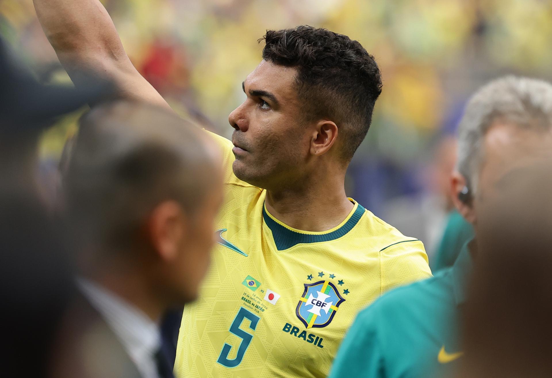El mediocentro Casemiro impulsó con su gol este lunes en Houston la remontada de Brasil sobre Japón y el paso a los octavos de final del Mundial. EFE/EPA/CHRISTOPHER NEUNDORF