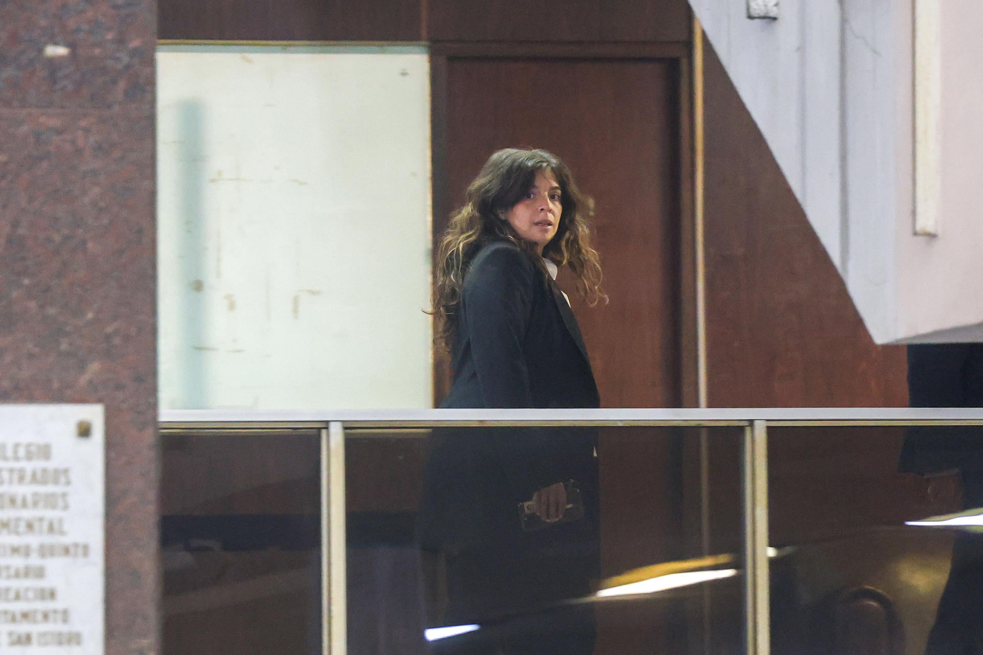 Fotografía de archivo en la que se captó a Dalma Maradona, hija mayor del legendario futbolista argentino Diego Armando Maradona, durante una de las audiencias en el juicio por la muerte de su padre, en los tribunales de San Isidro, en Buenos Aires (Argentina). EFE/Juan Ignacio Roncoroni