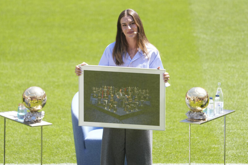 Fotografía del pasado 27 de mayo, en la que puede verse a la centrocampista Alexia Putellas, durante su despedida como futbolista del Barcelona. EFE/Enric Fontcuberta