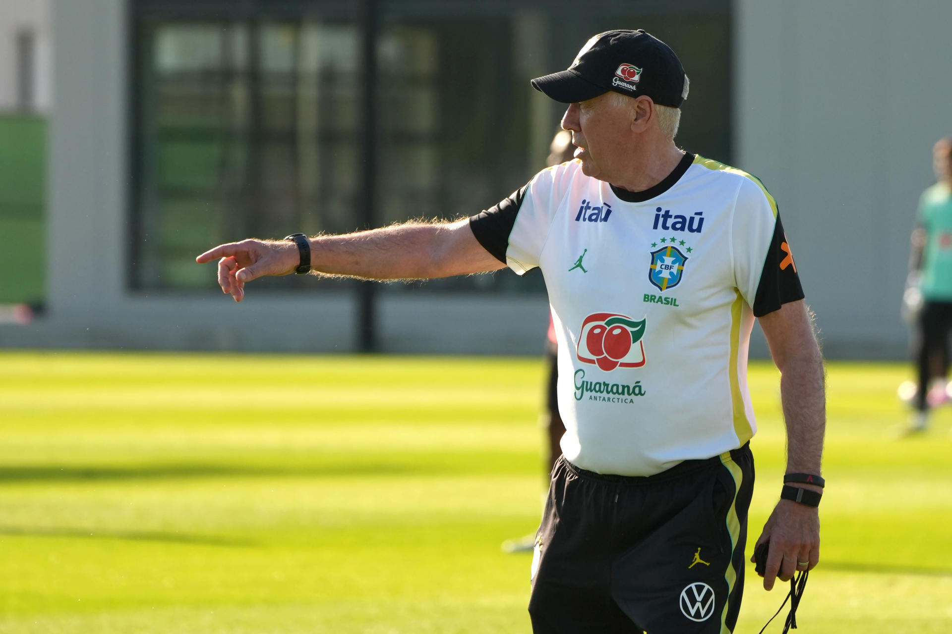 Los posibles cruces más esperados y explosivos del Mundial 2026 El seleccionador de Brasil, Carlo Ancelotti, probó este miércoles durante el entrenamiento en Nueva Jersey un once con Lucas Paquetá como mediapunta e Igor Thiago como delantero centro, escoltado por Vinícius y Raphinha. EFE/ Angel Colmenares