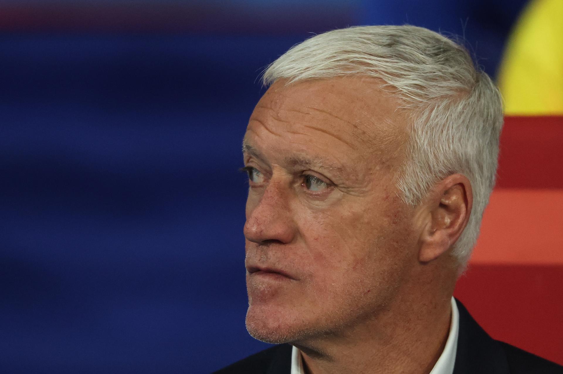 El seleccionador francés Didier Deschamps antes del partido de fútbol amistoso contra Irlanda del Norte en Lille, Francia. EFE/EPA/MOHAMMED BADRA