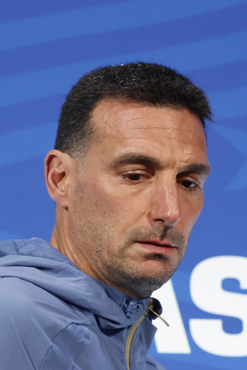 El seleccionador de Argentina, Lionel Scaloni, asiste a una rueda de prensa en Dallas (Estados Unidos). EFE/ Mariscal