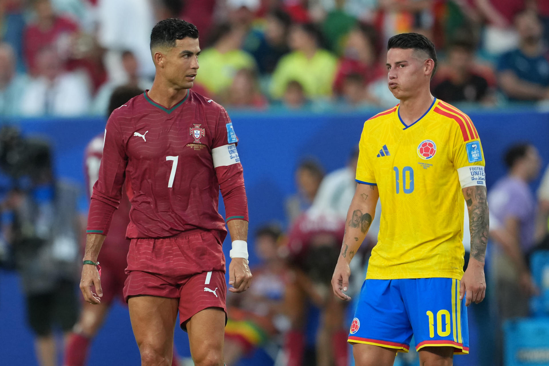 ¿Regreso a Europa? La Lazio evalúa el fichaje de James Rodríguez James Rodríguez (d) de Colombia reacciona junto a Cristiano Ronaldo de Portugal este sábado, en un partido del grupo K del Mundial 2026 en el estadio Hard Rock en Miami. EFE/ Alberto Boal