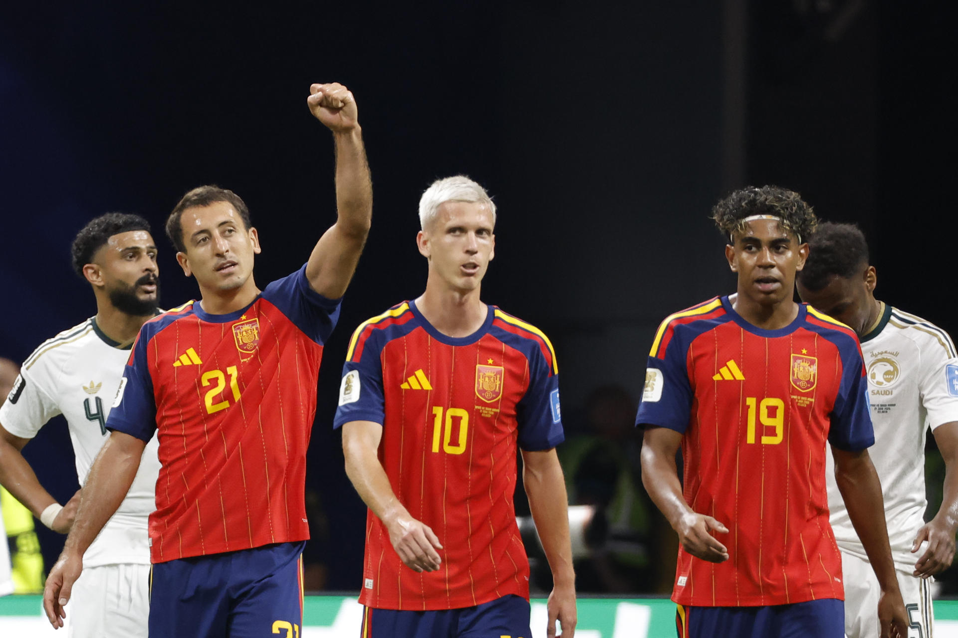 Baile en Atlanta: España golea sin piedad a Arabia Saudita El delantero de la selección española Mikel Oyarzábal (i) celebra tras marcar el segundo gol del partido del Mundial 2026 entre España y Arabia Saudí, este domingo en Atlanta. EFE/ Lavandeira Jr
