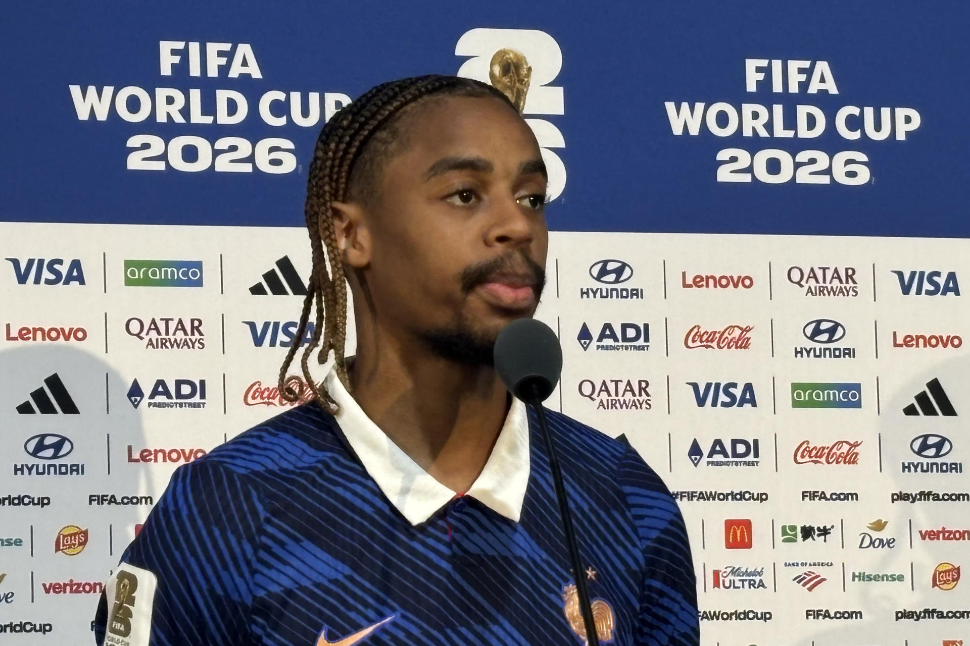 Bradley Barcola, de Francia, habla en la zona mixta después de un partido del grupo I del Mundial de 2026 ante Senegal en Nueva Jersey (Estados Unidos). EFE/Jan Téllez Asensio