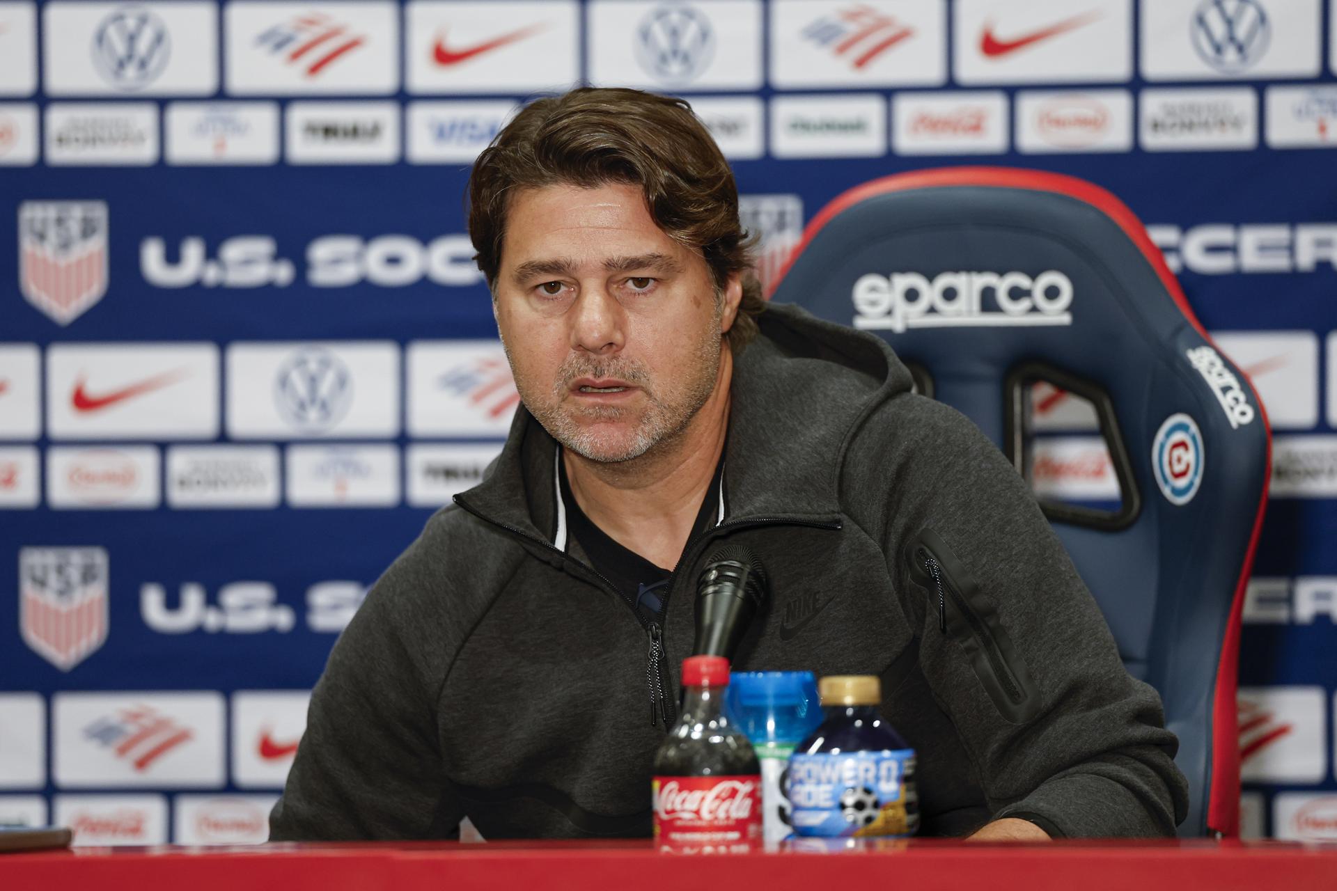 El argentino Mauricio Pochettino tendrá este viernes en Los Ángeles un mano a mano especial con su compatriota Gustavo Alfaro al margen del primer partido del Mundial entre las selecciones de Estados Unidos y Paraguay. EFE/EPA/KAMIL KRZACZYNSKI