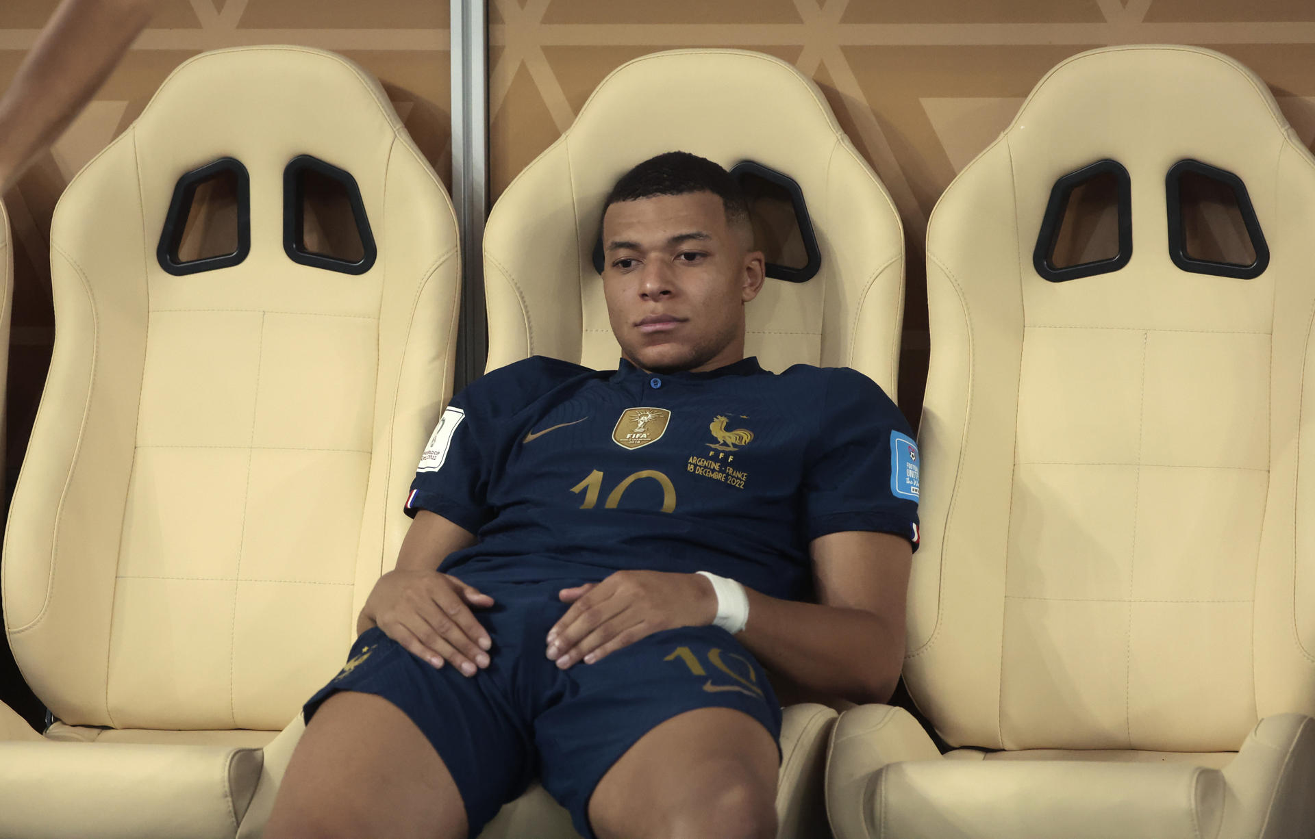 LA TERCERA: El día que Messi y Argentina tocaron el cielo en Lusail Kylian Mbappe reacciona tras perder la final del Mundial de Fútbol Qatar 2022 ante Argentina. EFE/ Juan Ignacio Roncoroni