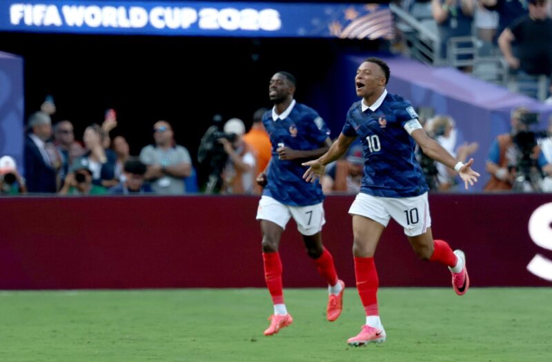 Los partidos del Mundial 2026 que se juegan hoy sábado 4 de julio Kylian Mbappé, de Francia, celebra tras anotar el primer gol del equipo en el partido ante Suecia en el Mundial 2026. EFE/EPA/SARAH YENESEL