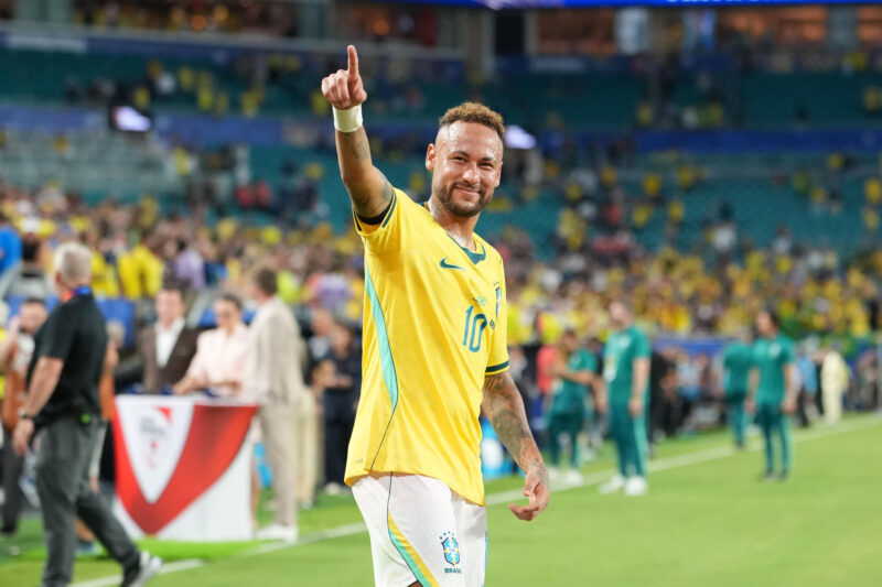 Neymar Jr., de Brasil, reacciona al final de un partido del grupo C del Mundial de la FIFA 2026 entre Escocia y Brasil, en el estadio Hard Rock en Miami (EE.UU.). EFE/ Alberto Boal