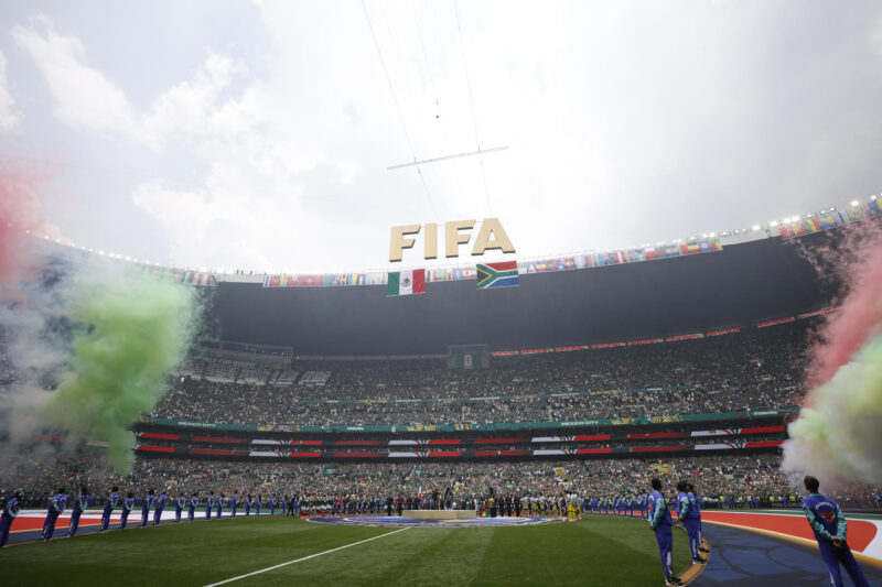 Tras acoger el 11 de junio el partido inaugural de la edición 23 del Mundial entre México y Sudáfrica, el estadio Azteca se alista para recibir este jueves el debut de Uzbekistán y Colombia. EFE/ Sashenka Gutiérrez