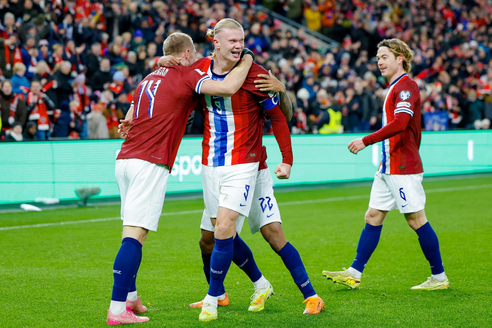 Fotografía de Jonas Been Henriksen, en la que puede verse en una imagen de archivo del 13 de noviembre de 2025 al delantero del Manchester City Erling Haaland (c), durante un partido con la selección de Noruega. EFE *Prohibido su uso en Noruega*