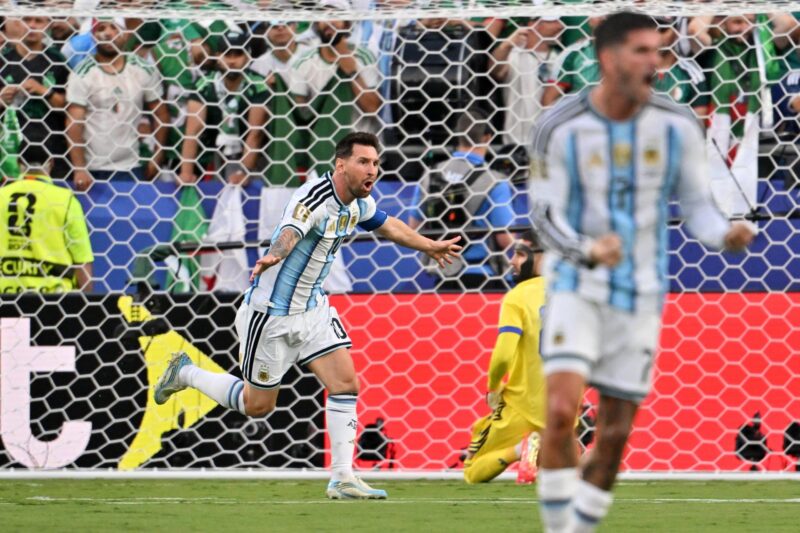 La familia Messi difundió comunicado sobre la salud de Jorge Lionel Messi selló este martes la victoria de Argentina en la edición 23 del Mundial con un triplete que lo encumbra con 16 como máximo goleador de todas las copas al lado del alemán Miroslav Klose. EFE/EPA/AMY KONTRAS