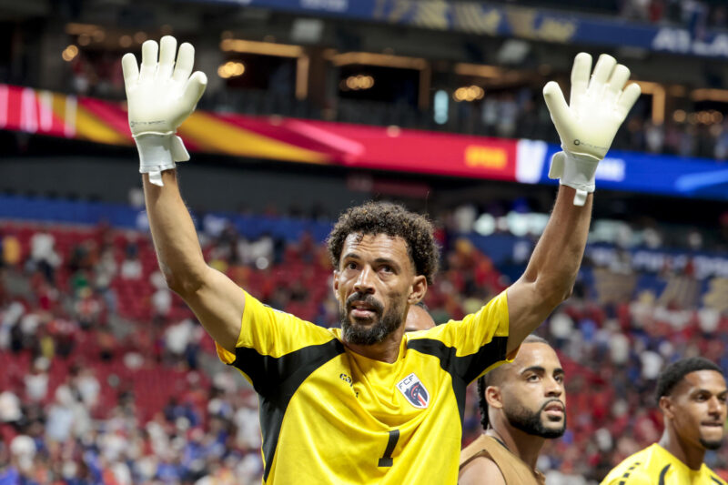 El portero de Cabo Verde, Vozinha, tras el empate a 0 ante España en el partido del grupo H del Mundial 2026, este lunes en el Estadio Atlanta (EEUU). EFE/Lavandeira Jr
