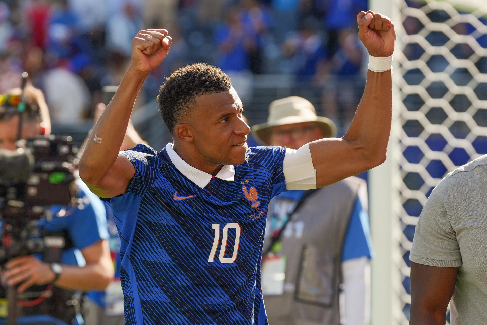 Un doblete más con Francia este martes y Kylian Mbappe se ha convertido en el estadio MetLife de Nueva Jersey en el máximo anotador de su selección, y de paso empató al alemán Gerd Müller con 14 goles en copas del mundo. EFE/ Ángel Colmenares