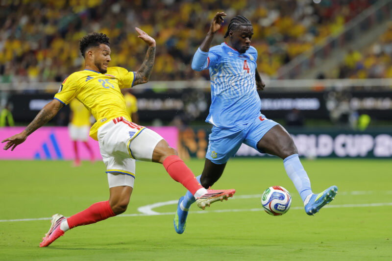 Colombia vence a RD del Congo y va a los dieciseisavos de final Luis Suárez (i) de Colombia disputa un balón con Axel Tuanzebe de Congo este martes, en un partido del grupo K del Mundial de la FIFA 2026 entre Colombia y RD Congo, en el estadio Akron en Guadalajara (México). EFE/ Francisco Guasco