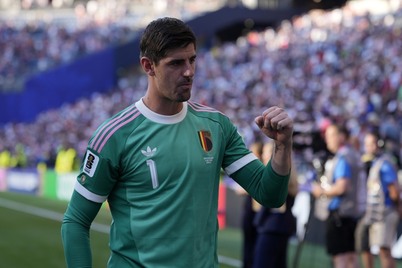SEATTLE (United States), 07/07/2026.- Goalkeeper Thibaut Courtois of Belgium greets supporters after winning the FIFA World Cup 2026 Round of 16 match USA against Belgium, in Seattle, Washington, USA, 06 July 2026. (Bélgica) EFE/EPA/STEPHEN BRASHEAR