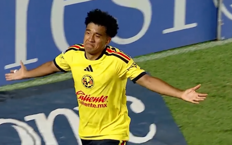 Isaías Violante celebra su gol con América ante Querétaro. Captura de pantalla.