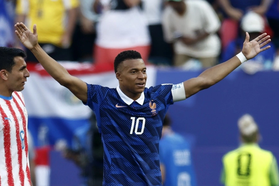 FILADELFIA (Estados Unidos), 05/07/2026.- Kylian Mbappé, de Francia, celebra tras anotar el gol del 0-1 durante el partido de octavos de final de la Copa Mundial de la FIFA 2026 entre Paraguay y Francia, en Filadelfia, Pensilvania, EE. UU., el 4 de julio de 2026. (Francia, Filadelfia) EFE/EPA/WILL OLIVER