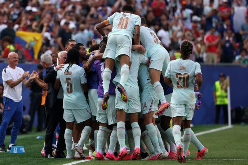 Francia no dejo oler la pelota a Marruecos y avanza a Semifinales