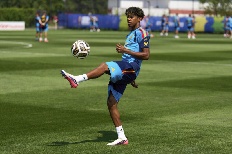El delantero Lamine Yamal, durante un entrenamiento de la selección nacional de España este viernes, en New Jersey (EEUU). EFE/Ángel Martínez/RFEF - SOLO USO EDITORIAL SOLO DISPONIBLE PARA ILUSTRAR LA NOTICIA QUE ACOMPAÑA (CRÉDITO OBLIGATORIO)