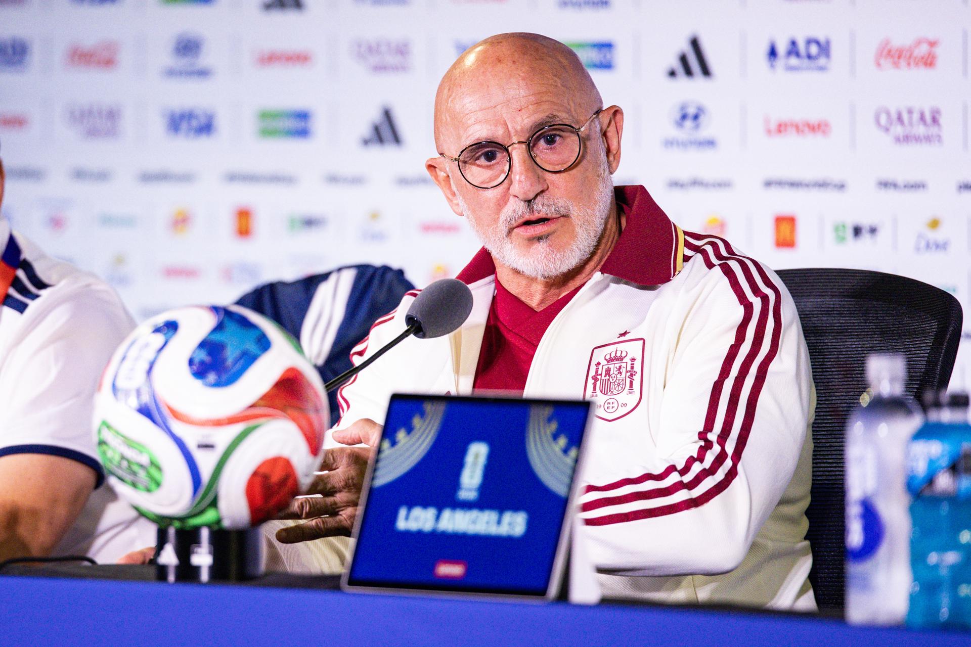 El seleccionador nacional de España, Luis de la Fuente, elogió a Cristiano Ronaldo la víspera del duelo ante Portugal en octavos de final del Mundial 2026. EFE/EPA/CHRIS TORRES