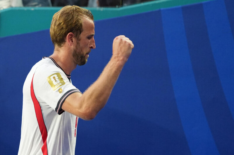 Semifinal que moverá millones: los picks para Inglaterra vs Argentina Harry Kane, capitán de la selección de Inglaterra, afirmó este sábado en Miami que el equipo "todavía tiene margen para mejorar" antes de jugar la próxima semana por un cupo en la final del Mundial. EFE/ Alberto Boal