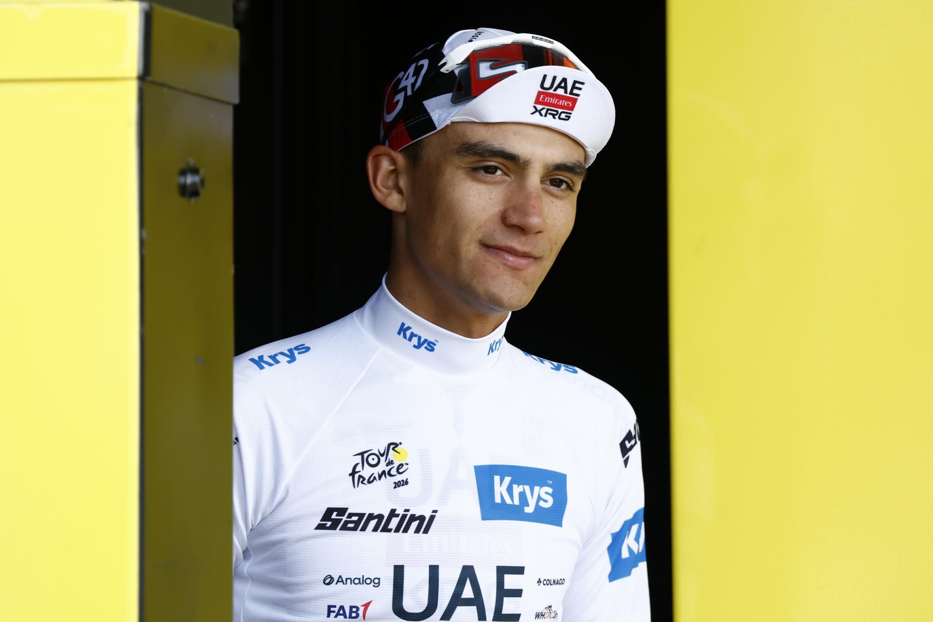 THONON-LES-BAINS (France). El mexicano Isaac del Toro (UAE Team Emirates XRG) se mantiene en el tercer lugar de la general tras ser quinto este martes en la contrarreloj de 26.1 kilómetros que finalizó en Thonon-Les-Bains y conserva el maillot blanco de mejor joven del Tour. EFE/EPA/YOAN VALAT