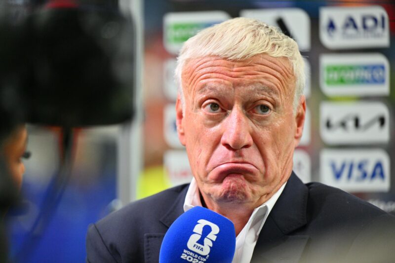 Didier Deschamps, técnico de la selección francesa, se convirtió en el entrenador que más veces se ha sentado en el banquillo en una Copa del Mundo. EFE/EPA/SAM WASSON