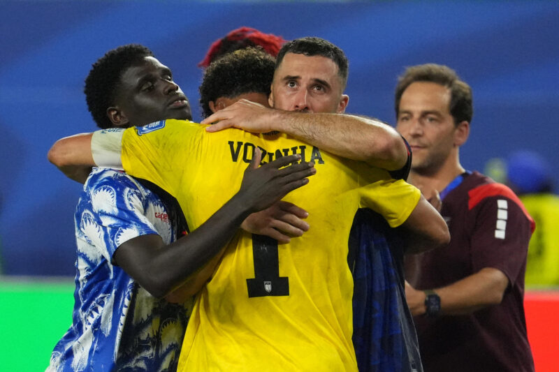 Vozinha: "Ahora todo el mundo sabe dónde está Cabo Verde" Vozinha (c) de Cabo Verde reacciona este viernes, en un partido de los dieciseisavos de final del Mundial de la FIFA 2026 entre Argentina y Cabo Verde en el estadio Hard Rock en Miami (EE.UU.). EFE/ Alberto Boal
