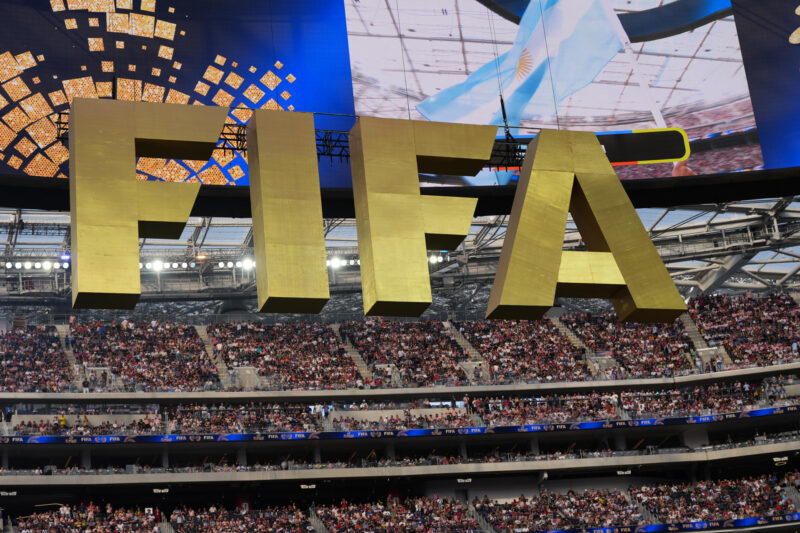 Cartel de la FIFA durante la inauguración del Mundial 2026 en el estadio SoFi en Los Ángeles (EE.UU.). EFE/ Omar Alonso