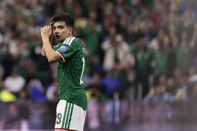 Gilberto Mora, seleccionado mexicano