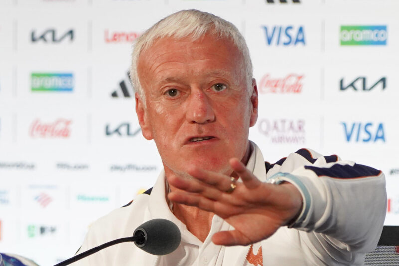 Didier Deschamps, técnico de la selección de Francia, afirmó que, para él, España, su rival de este martes en la primea semifinal del Mundial, "es favorita", tal y como aseguró al principio de la competición. EFE/ Kenneth Fernández