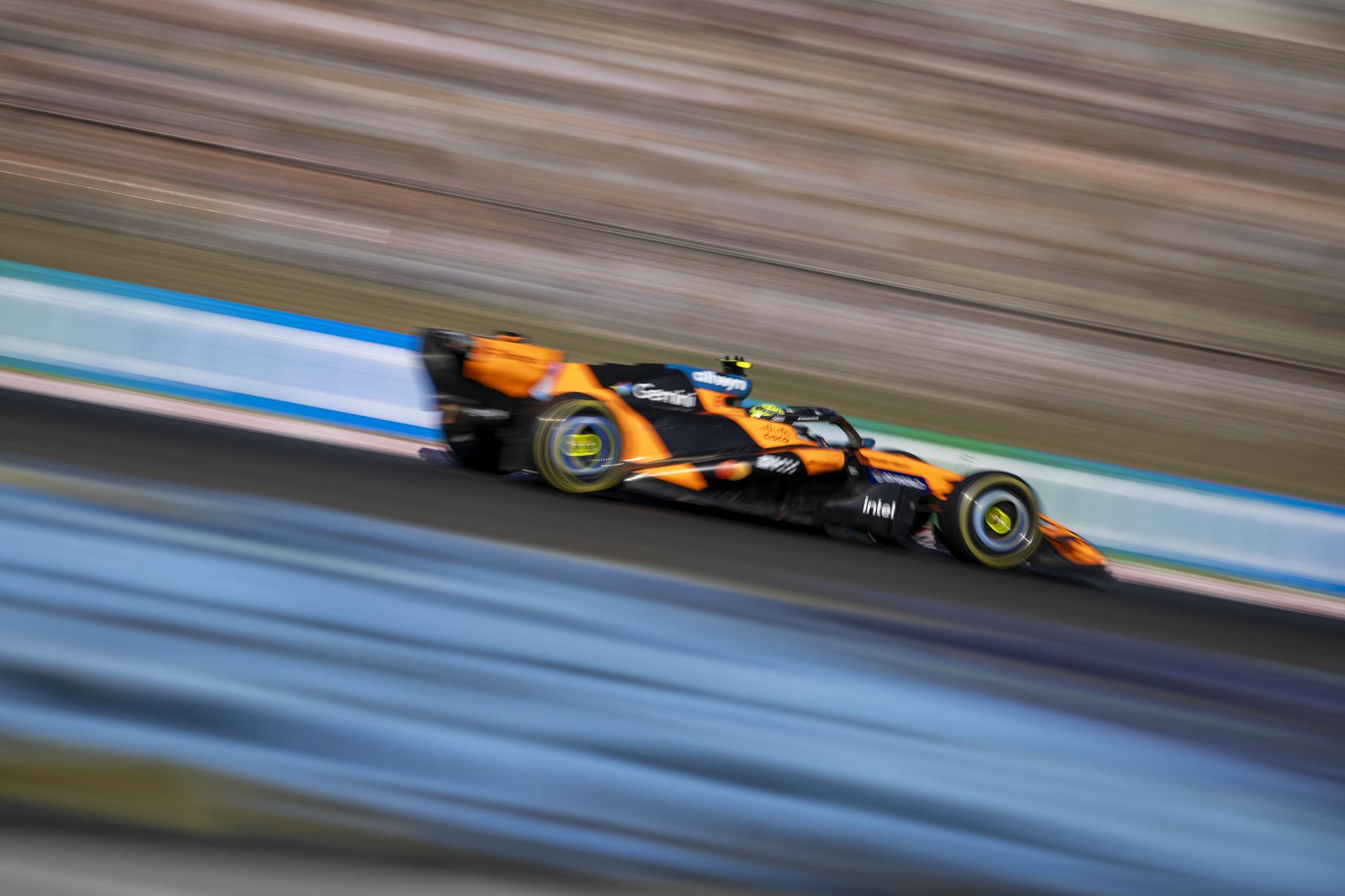 El piloto de McLaren, Lando Norris, de Gran Bretaña, conduce su coche durante la sesión de entrenamientos libres del Gran Premio de Hungría de Fórmula Uno en el circuito de Hungaroring en Mogyorod, Hungría. EFE/EPA/ZOLTAN BALOGH HUNGARY OUT

//////////

MOGYOROD (Hungary), 24/07/2026.- McLaren driver Lando Norris of Britain drives his car during the second free practice session for the Formula One Hungarian Grand Prix at the Hungaroring circuit in Mogyorod, Hungary, 24 July 2026. The Formula One Hungarian Grand Prix race takes place on 26 July. (Fórmula Uno, Hungría, Reino Unido) EFE/EPA/ZOLTAN BALOGH HUNGARY OUT
