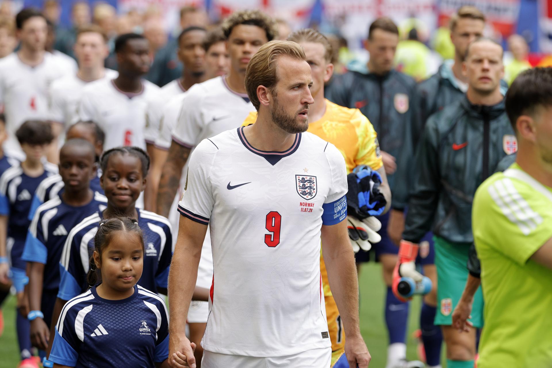 Inglaterra gana por la mínima en Miami y avanza a Semifinales Harry Kane igualó ante Noruega las 120 internacionalidades de Wayne Rooney con Inglaterra, lo que le sitúa como el segundo futbolista que más veces ha representado a los 'Tres Leones'. EFE/EPA/SHAWN THEW