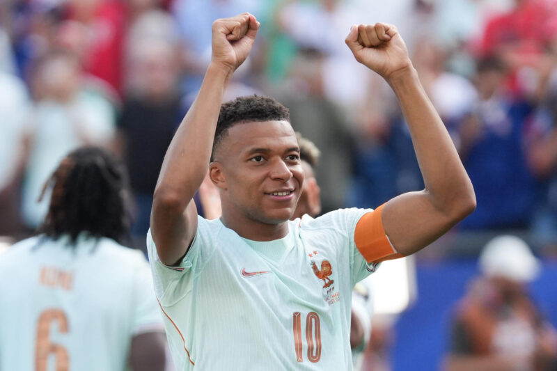 Kylian Mbappe de Francia celebra este jueves, al finalizar el partido de cuartos de final del Mundial de la FIFA 2026 entre Francia y Marruecos en el estadio Gillette en Foxborough (Estados Unidos). EFE/ Ángel Colmenares