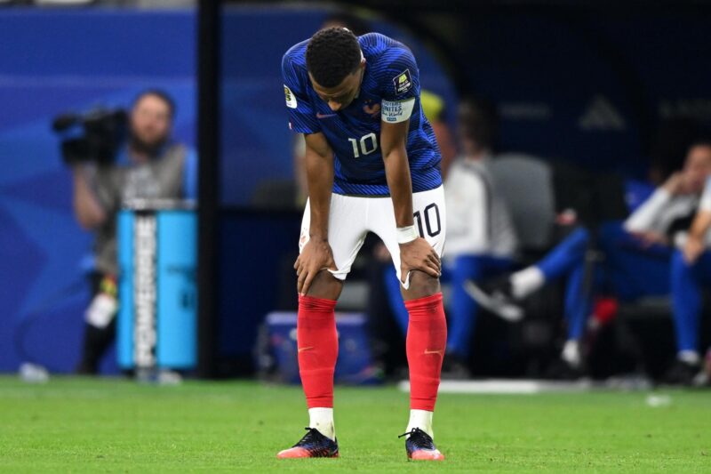 El amargo récord de Deschamps dirigiendo en Copas del Mundo La caída de Francia este martes en semifinales del Mundial llevó al capitán Kylian Mbappe, a expresar críticas al desempeño de su equipo en Dallas. EFE/EPA/ALBERT PENA