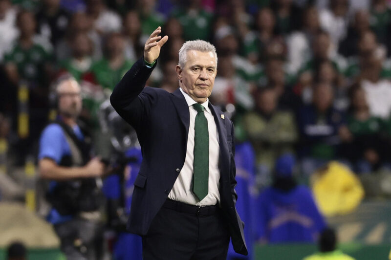 Javier Aguirre, entrenador de México, durante el partido de dieciseisavos de final de la Copa Mundial de la FIFA 2026 entre México y Ecuador en el Estadio Azteca de la Ciudad de México, México, el 30 de junio de 2026. EFE/ Jose Mendez