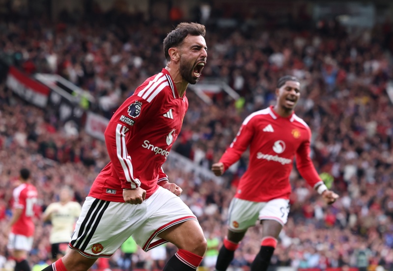 MANCHESTER (United Kingdom), 30/08/2026.- Bruno Fernandes of Manchester United celebrates scoring the 1-1 goal during the English Premier League match Manchester United against Ipswich Town, in Manchester, Britain, 30 August 2026. (Reino Unido) EFE/EPA/ADAM VAUGHAN EDITORIAL USE ONLY. No use with unauthorized audio, video, data, fixture lists, club/league logos, 'live' services or NFTs. Online in-match use limited to 120 images, no video emulation. No use in betting, games or single club/league/player publications.