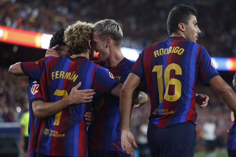 BARCELONA, 27/08/2026.- El centrocampista del Barcelona Fermín (2i) celebra tras anotar el 2-0 para su equipo durante el partido de la primera jornada de LaLiga que FC Barcelona y Athletic Club de Bilbao disputan este jueves en el Camp Nou. EFE/ Quique Garcia