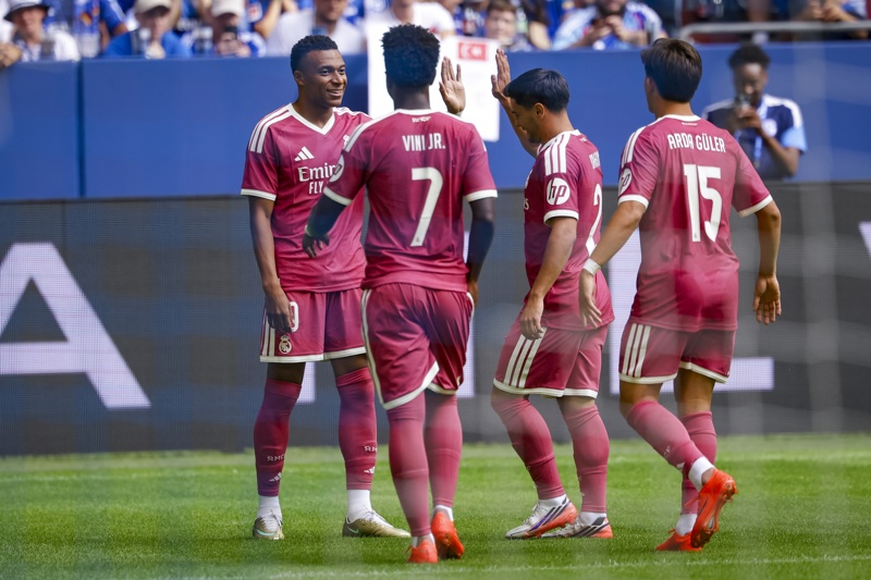 Real Madrid golea al Schalke 04 con tantos de Mbappé, Huijsen y Espí Real Madrid golea al Schalke 04 con tantos de Mbappé, Huijsen y Espí