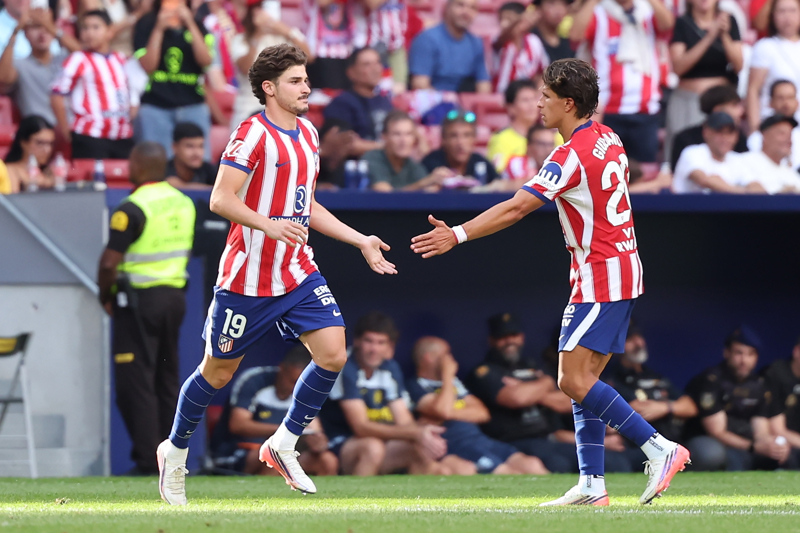 Giuliano Simeone rescata al Atlético ante un volcánico Villarreal Giuliano Simeone rescata al Atlético ante un volcánico Villarreal