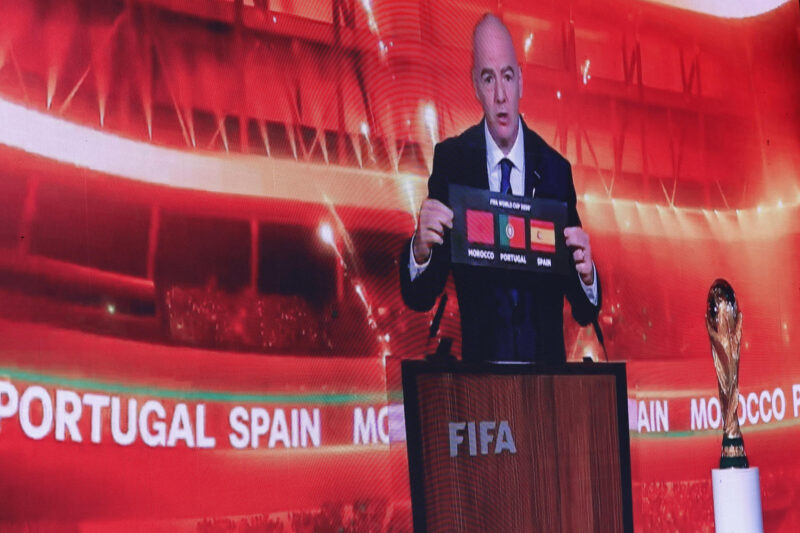 Foto de archivo del presidente de la FIFA, Gianni Infantino, en el acto abierto a medios para decidir sobre la candidatura conjunta entre Marruecos, Portugal y España para organizar el Mundial 2023. EFE/Sergio Pérez