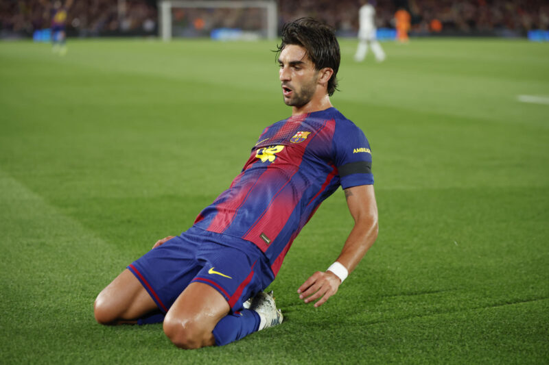 Guía de apuestas LaLiga: ¡los momios ya tienen favoritos para campeón! El delantero del FC Barcelona Ferrán Torres celebra un gol la pasada temporada. EFE/Andreu Dalmau