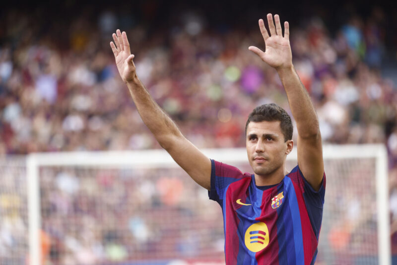 Fotografía del 19 de agosto, en la que puede verse al centrocampista del Barcelona Rodri en la presentación previa al partido de su equipo ante el Al Ahly, correspondiente al Trofeo Joan Gamper, en el Camp Nou. EFE/ Quique Garcia